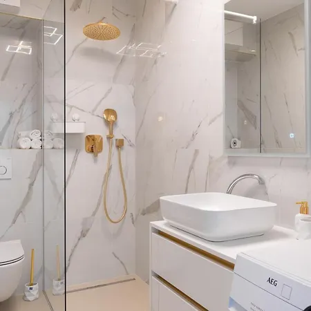 Golden Luxury Apartment