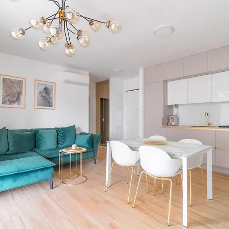 Golden Luxury Apartment *