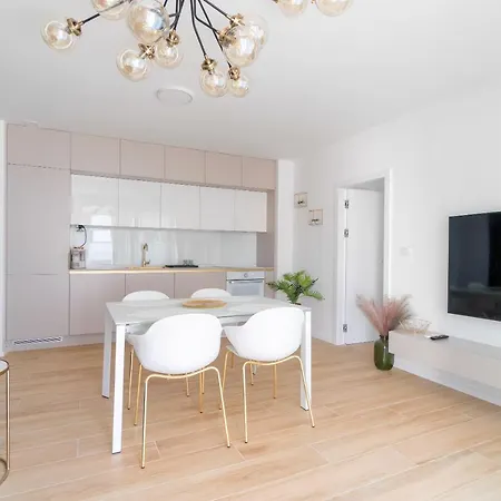 Golden Luxury Apartment *